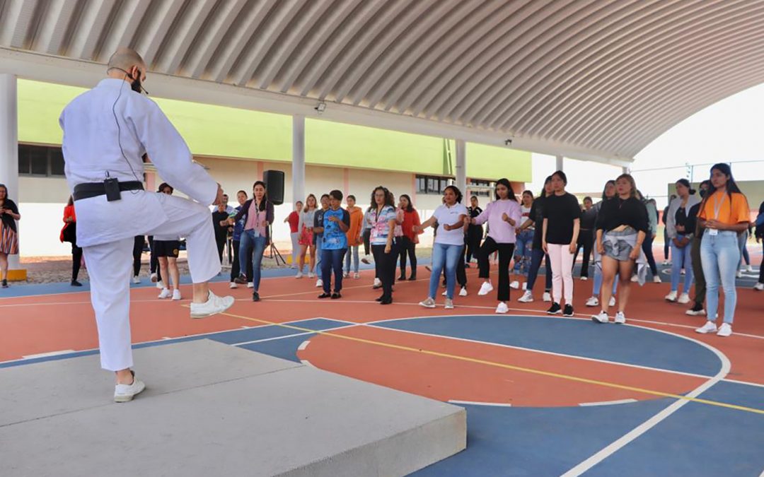 Acerca UTSJR taller de defensa personal para mujeres