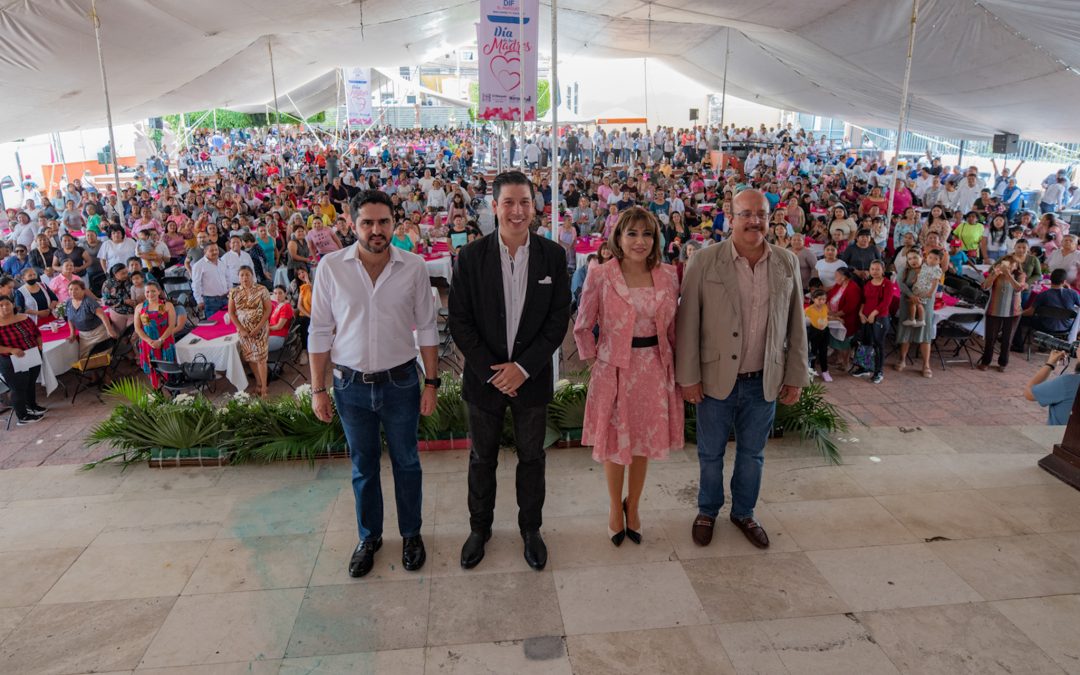 Rodrigo Monsalvo y Agustín Dorantes celebran el Día de las Madres con 6 mil mujeres marquesinas