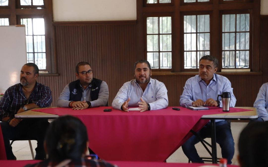 Procura Municipio de Querétaro diálogo con comerciantes artesanos