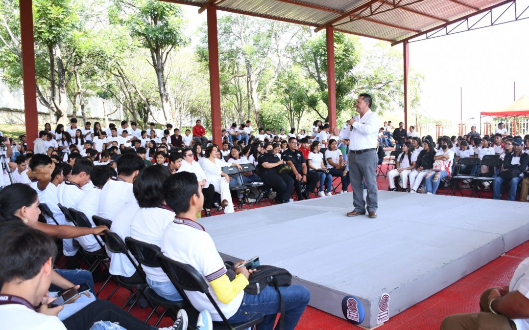 Este martes el Presidente Municipal, Efraín Muñoz Cosme; participó en el “Primer Festival COBAQ y los Derechos Humanos”.