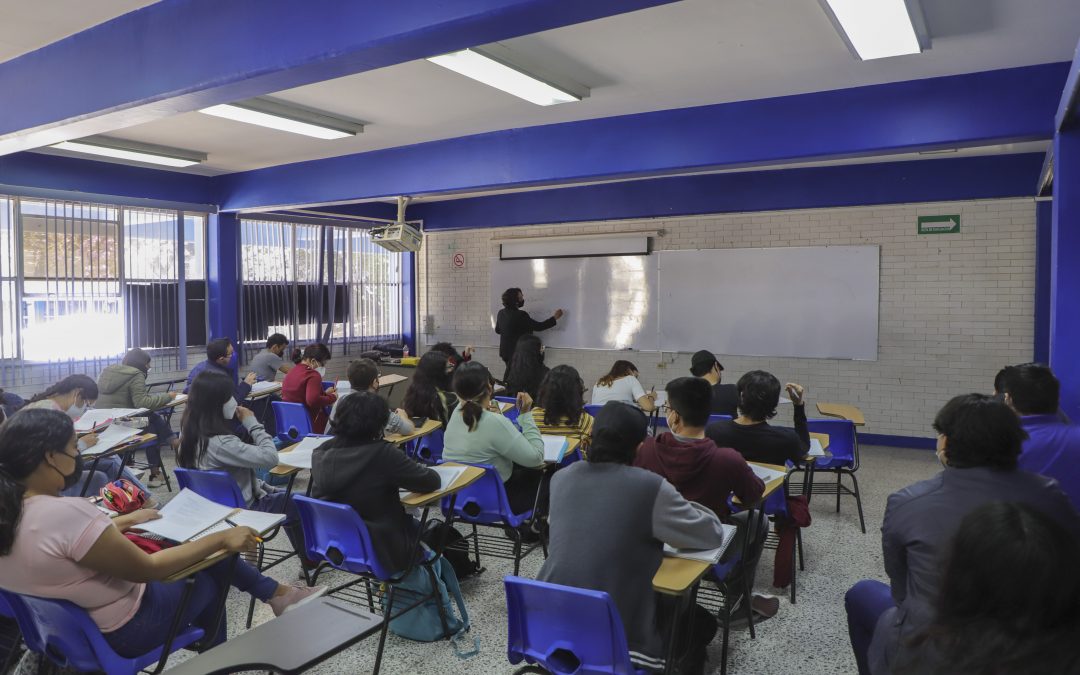 Para qué y cómo educamos, la reflexión en el Día del Maestro y la Maestra: docente UAQ
