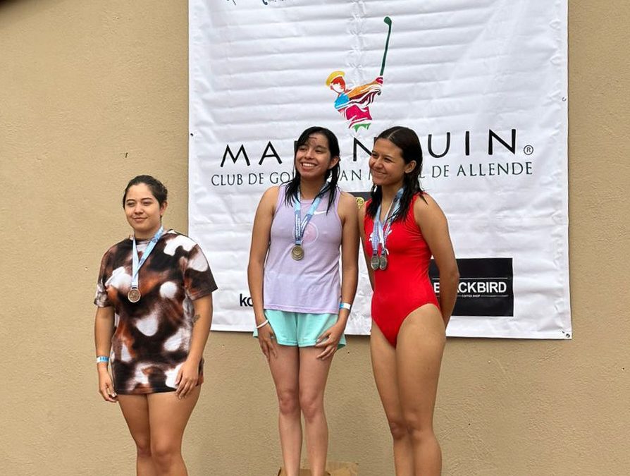 Logran nadadores de UPQ 28 medallas en Liga Máster