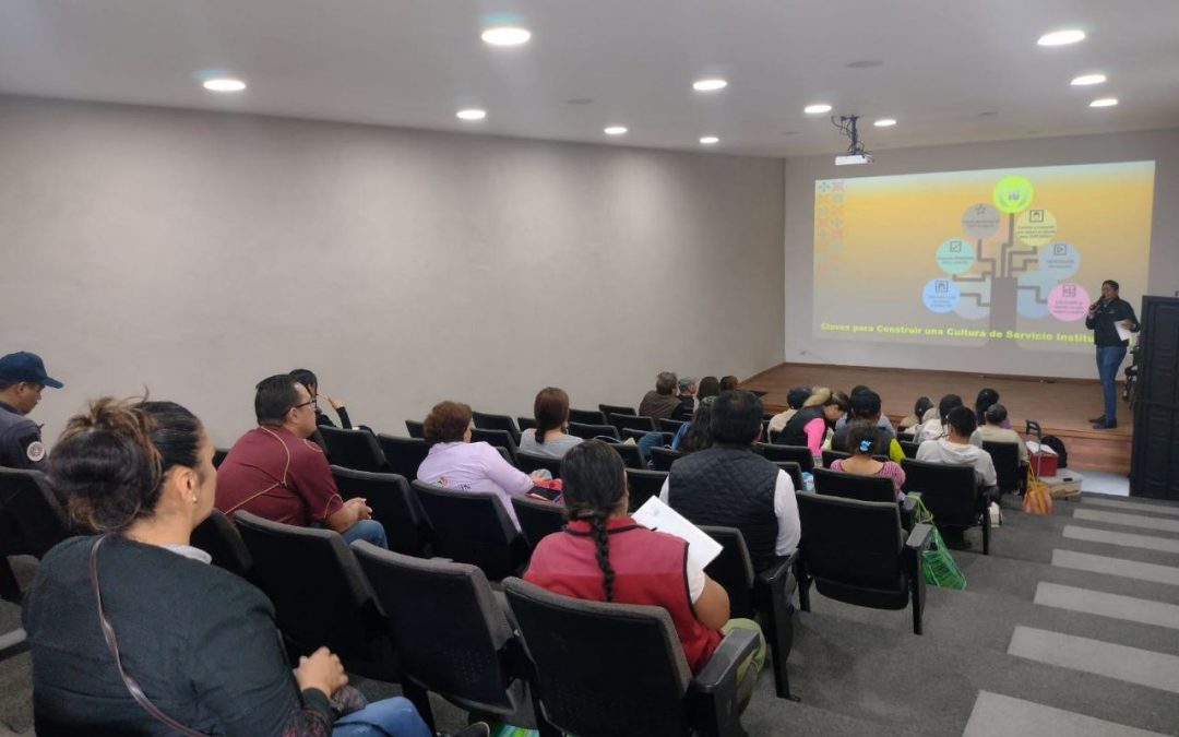 Capacita SECTUR a prestadores de servicios de San Joaquín