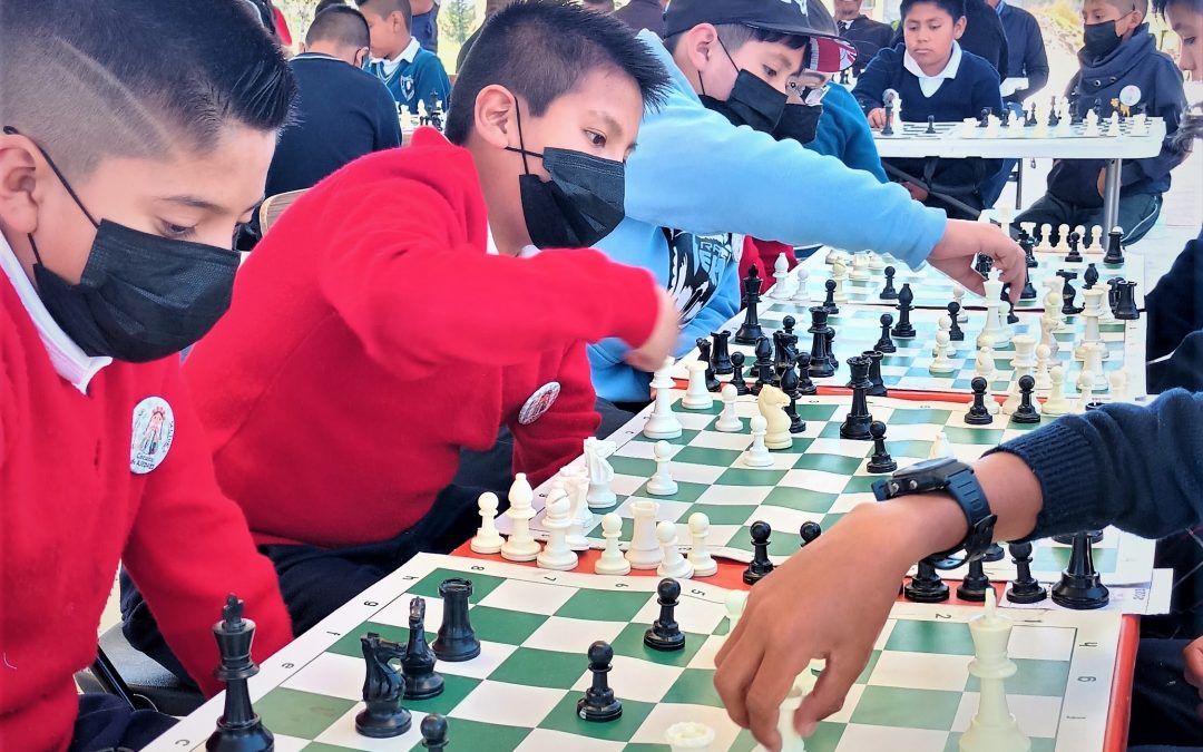 Participan 345 estudiantes de educación indígena en circuito de ajedrez