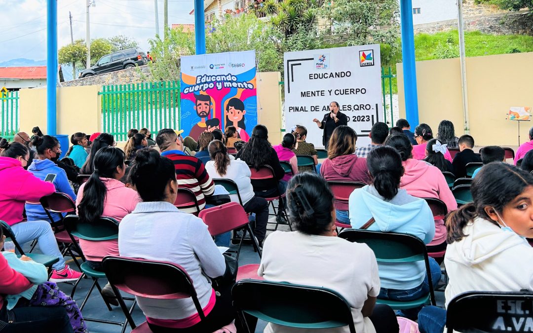 Ofrece USEBEQ taller de educación socioemocional en escuelas de la Sierra
