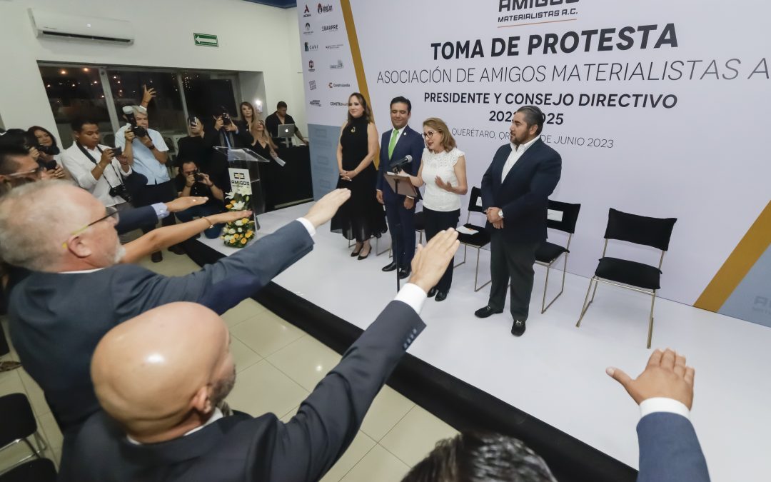 Lupita Murguía toma protesta al Consejo Directivo de la Asociación de Amigos Materialistas