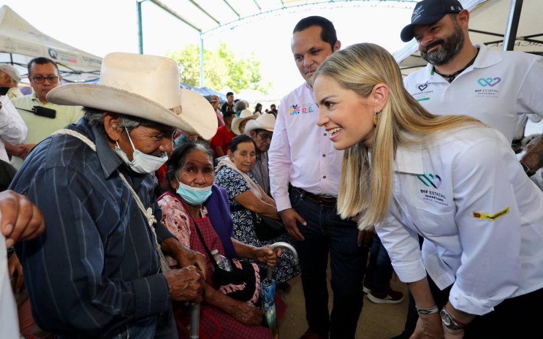Entrega SEDIF apoyos funcionales en la Jornada de Salud de Pinal de Amoles