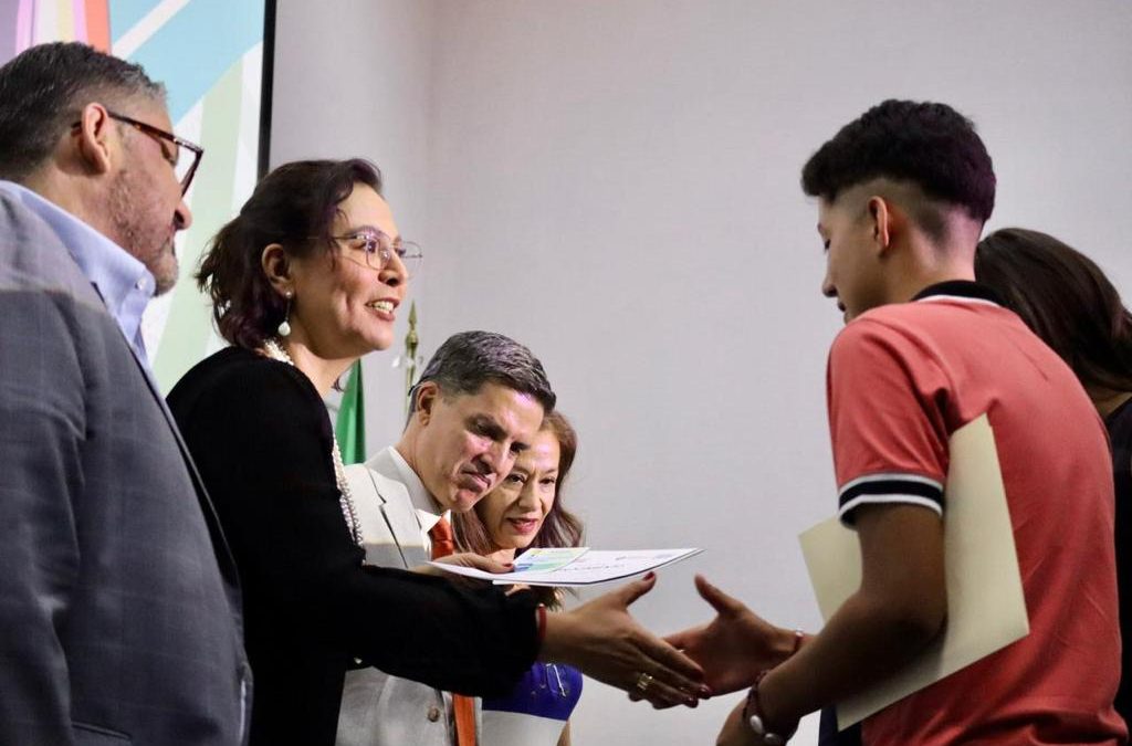 Concluyen 400 estudiantes el programa de Tutorías