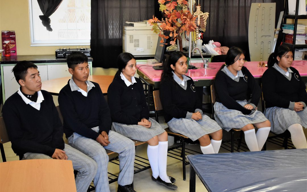 Autoridades de USEBEQ entregan pantallas digitales en telesecundarias de Santa Rosa Jáuregui