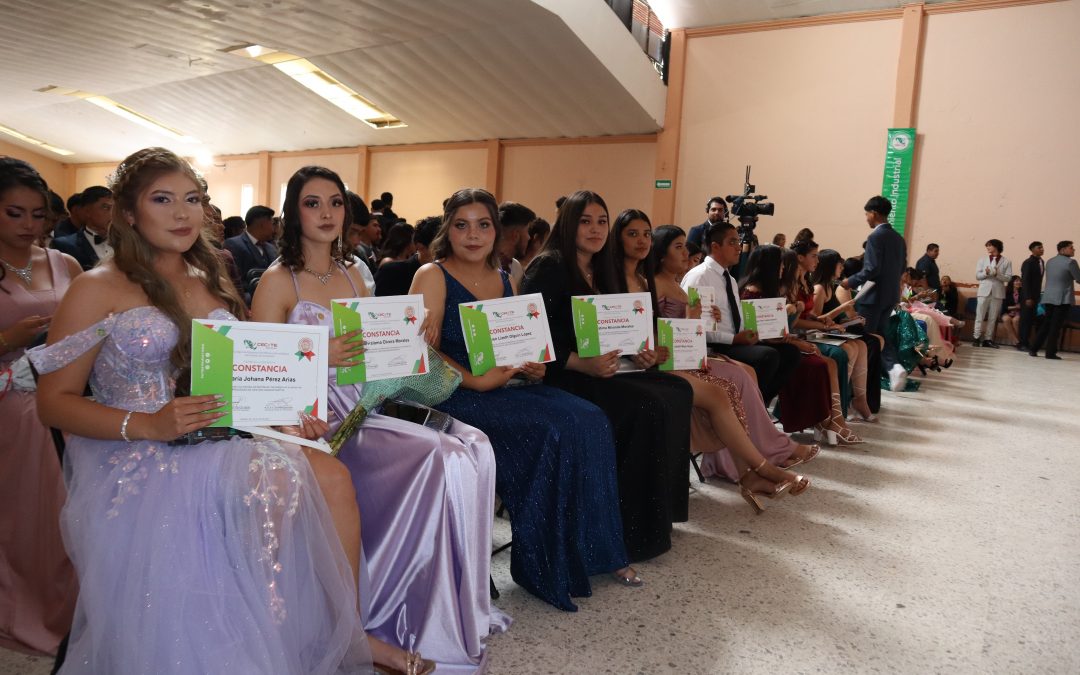 Concluyen sus estudios alumnos de CECyTEQ