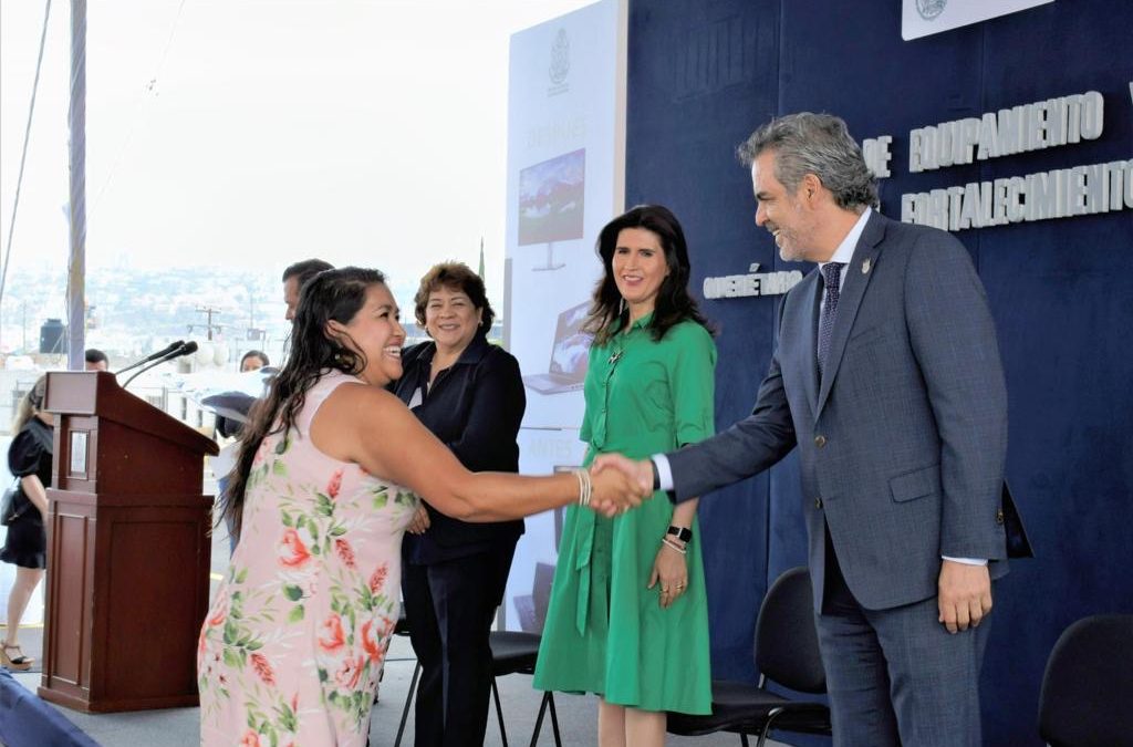 Entrega Oficial Mayor equipamiento para acercar la justicia a la sociedad en Querétaro