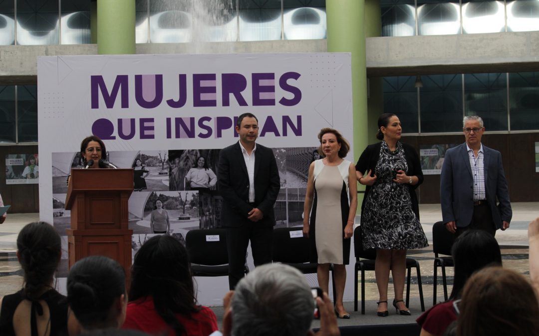 Inauguran autoridades exposición fotográfica Mujeres que Inspiran en el Gómez Morin