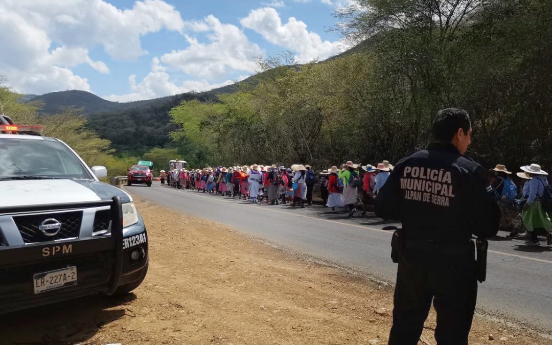 Cuatro contingentes de peregrinos caminan por la Sierra acompañados por autoridades