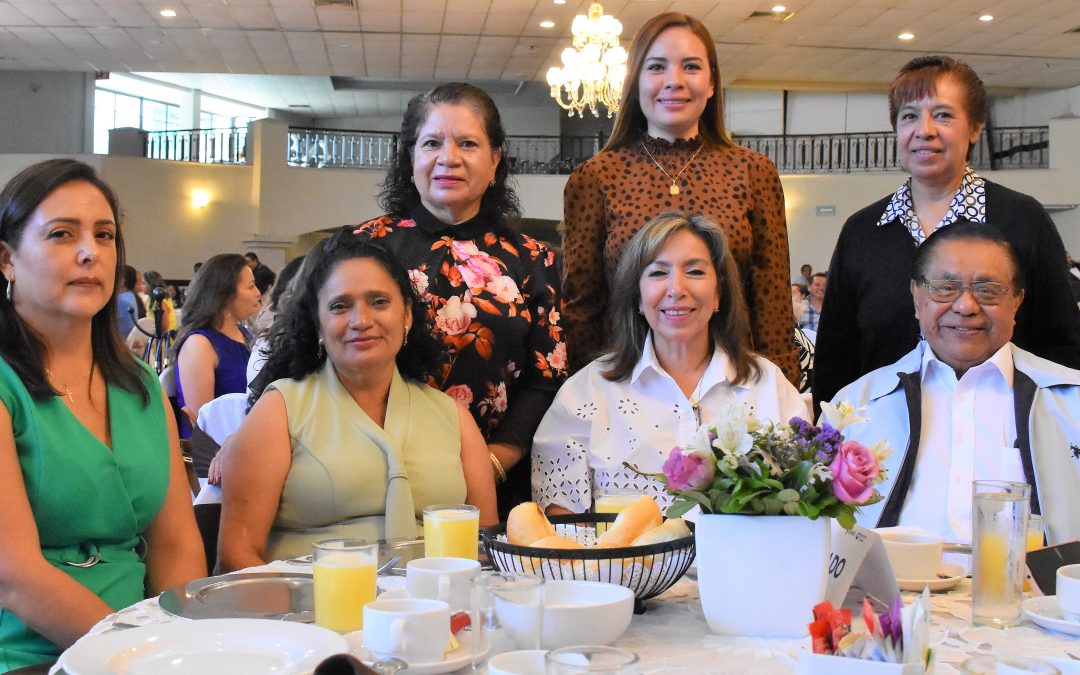 Reconoce USEBEQ a personal de apoyo y asistencia a la educación