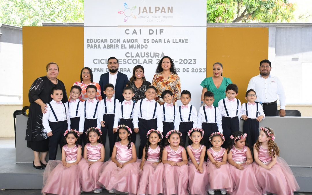 Egresan 20 alumnos del CENDI DIF de Jalpan