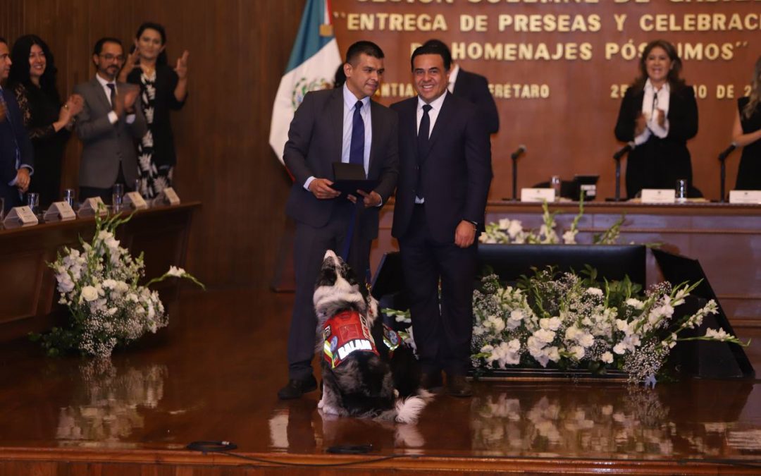 Encabeza Luis Nava la entrega de Preseas y Homenajes Póstumos en el aniversario de la ciudad
