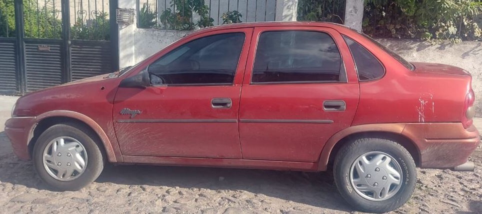 Con ayuda de las cámaras del C4, SSPMQ recupera auto robado y detiene a dos personas en la colonia Amalia Solórzano