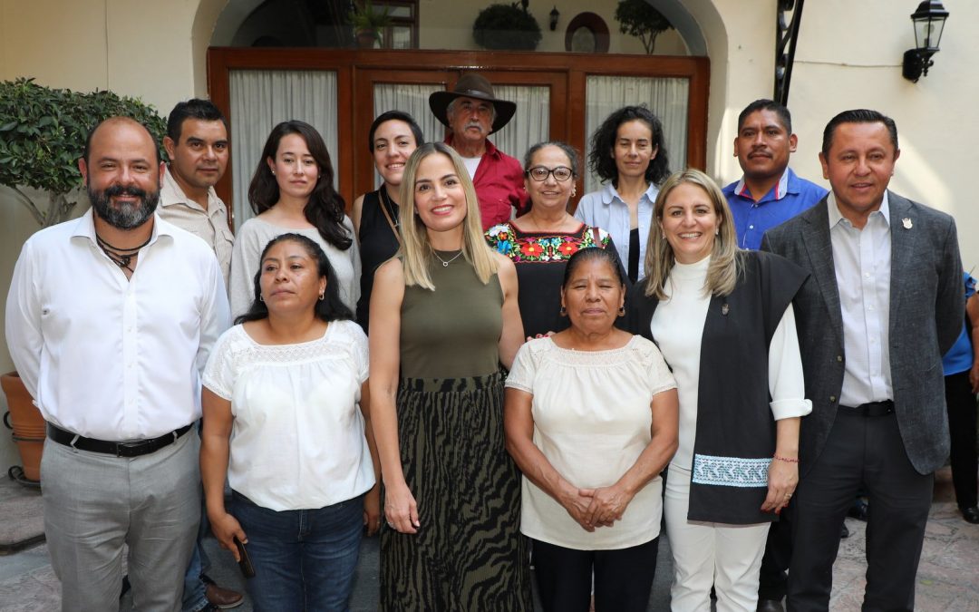 Car Herrera se reúne con artesanos y diseñadores del Design Week México 2023