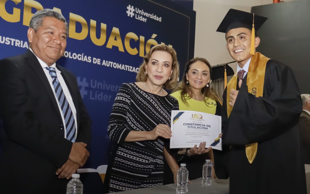Encabeza Lupita Murguía graduación de estudiantes de la División Industrial de la UTEQ
