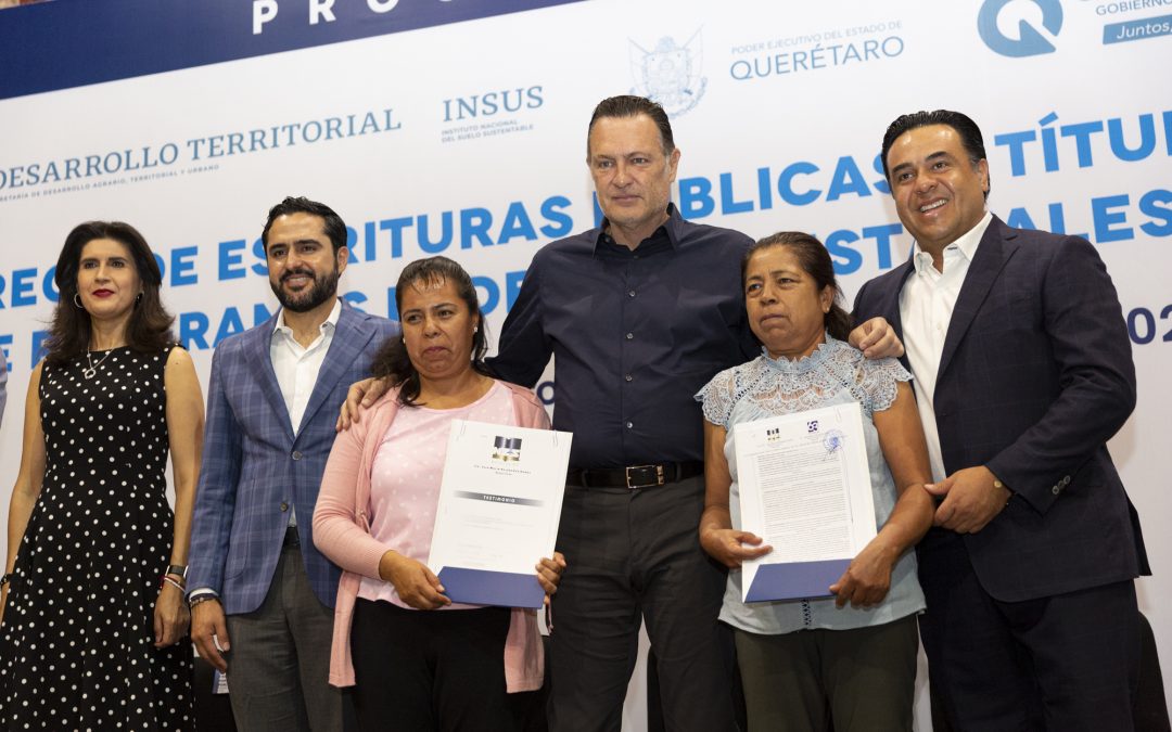 Benefician a 65 familias con escrituras y títulos de propiedad