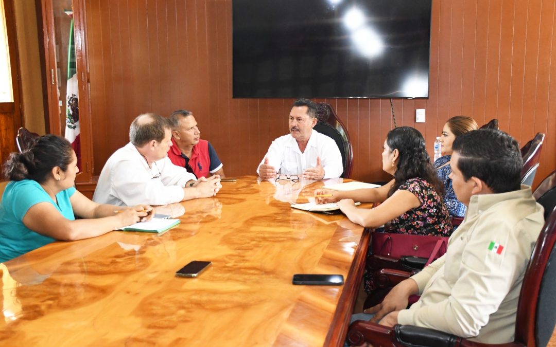Se reúne Efraín Muñoz con el Presidente del Consejo Asesor de la Reserva de la Biósfera, Henry Miller.