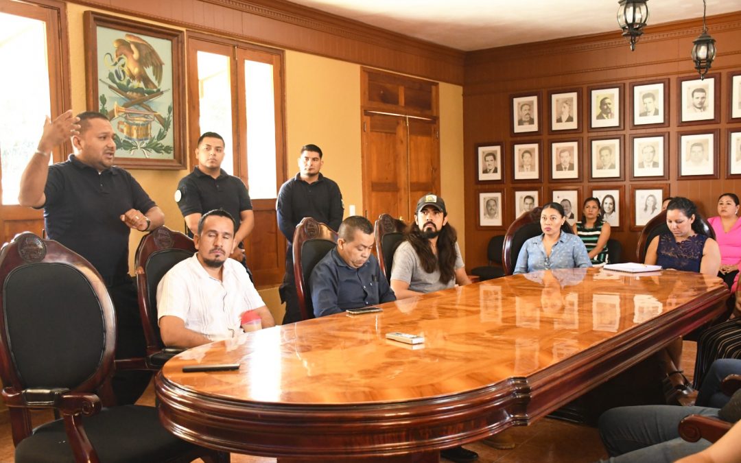 Se capacitan en Primeros Auxilios funcionarios públicos del municipio de Jalpan