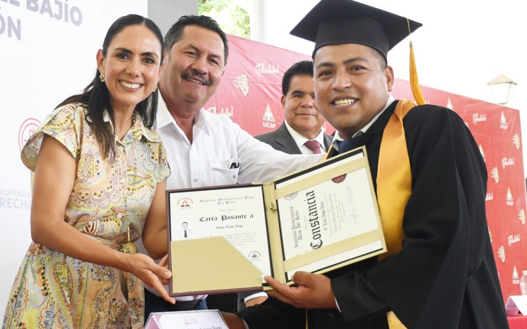 Preside Efraín Muñoz graduación 2020-2023 de la UCAP