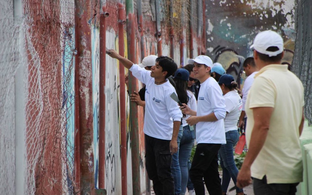 En equipo, voluntarios y vecinos rehabilitan espacio público en El Rocío