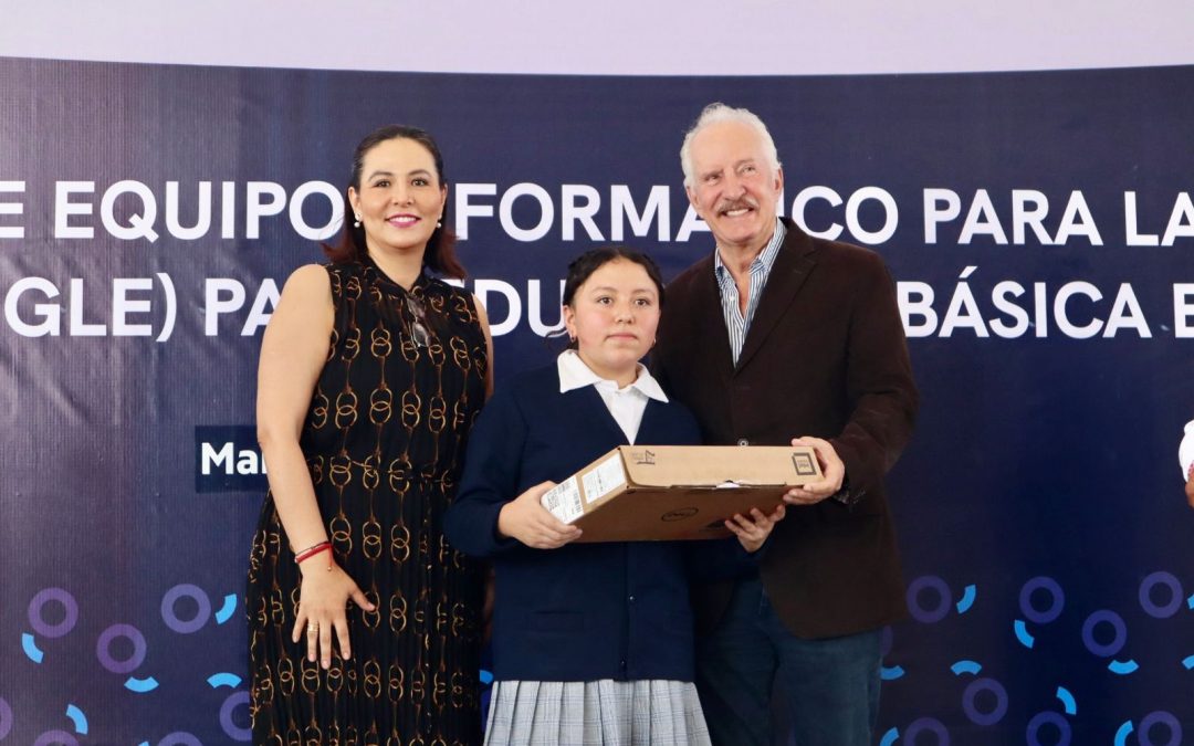 Benefician a más de 19 mil estudiantes de El Marqués con equipamiento informático