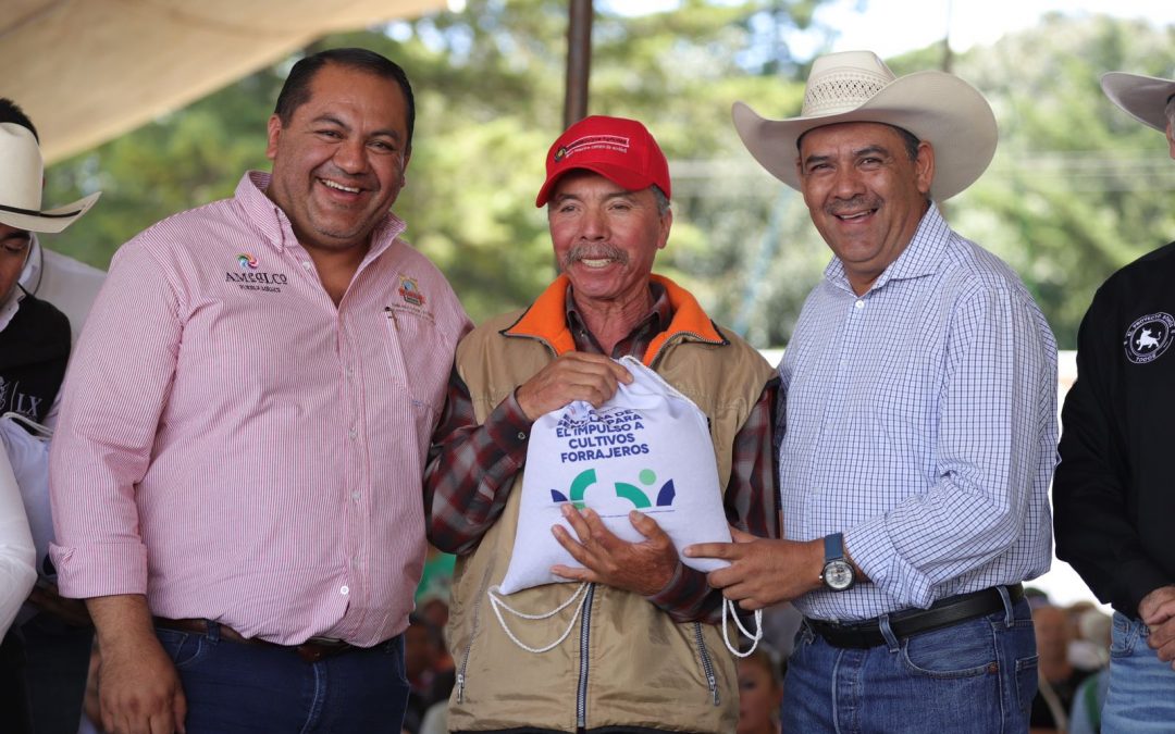 Entrega SEDEA semilla a 900 productores en Amealco