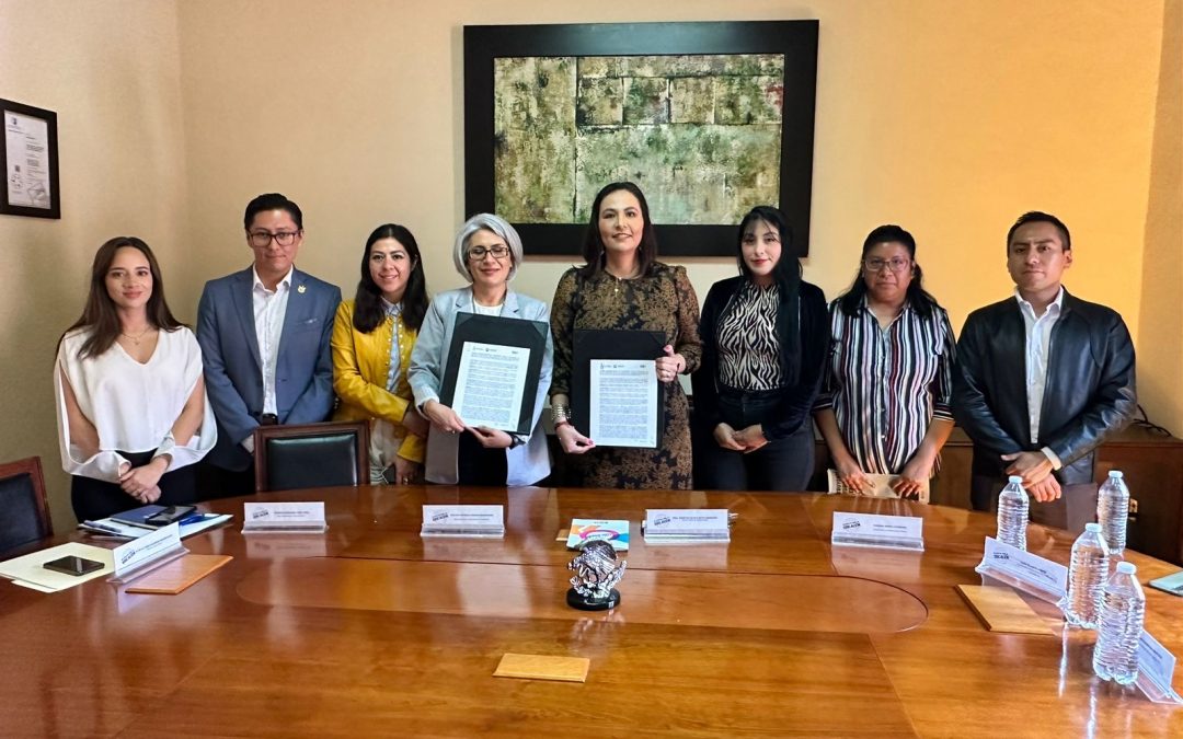 Firma titular de SEDEQ convenio de colaboración con directivos de la OEI