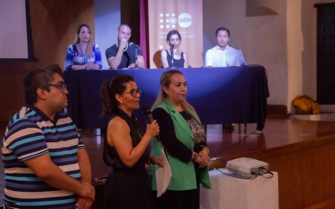 Imparten taller sobre moda a artesanas de Querétaro