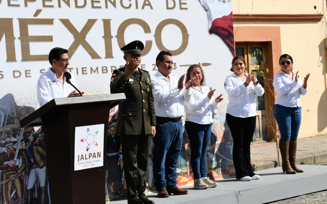 Realizan desfile por CCXIII Aniversario de la lucha por la Independencia de México en Jalpan de Serra