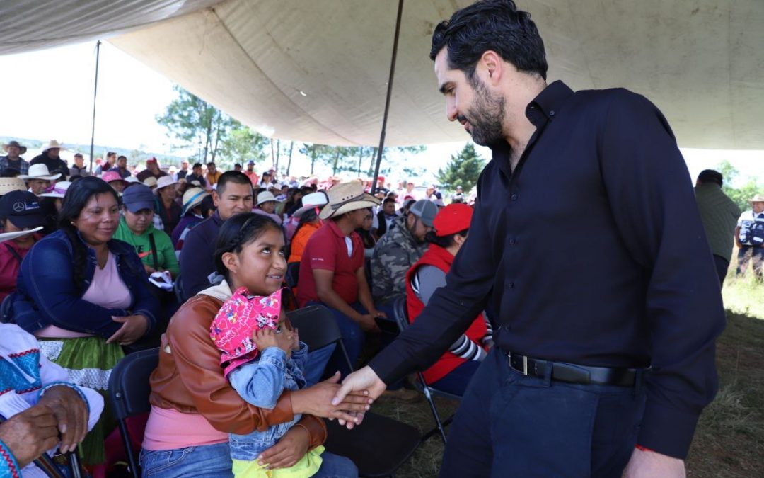 Encabeza Agustín Dorantes entrega de 17 obras sociales en 14 comunidades de Amealco