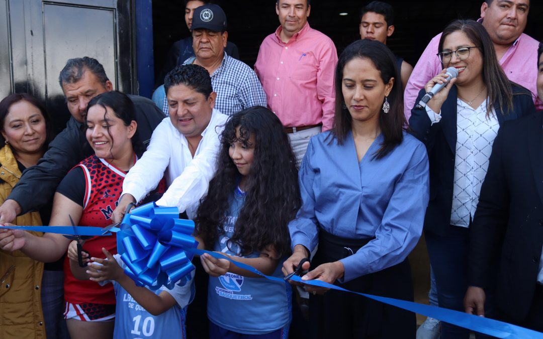 Entrega titular de INDEREQ duela en cancha de Cadereyta