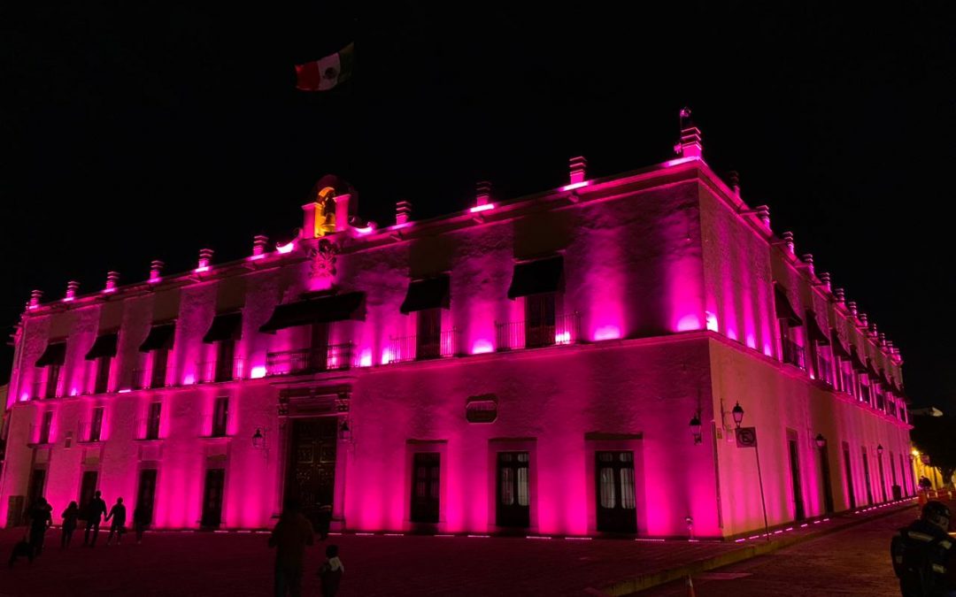 Se pinta de rosa Palacio de Gobierno en el marco del Día Internacional del Cáncer de Mama