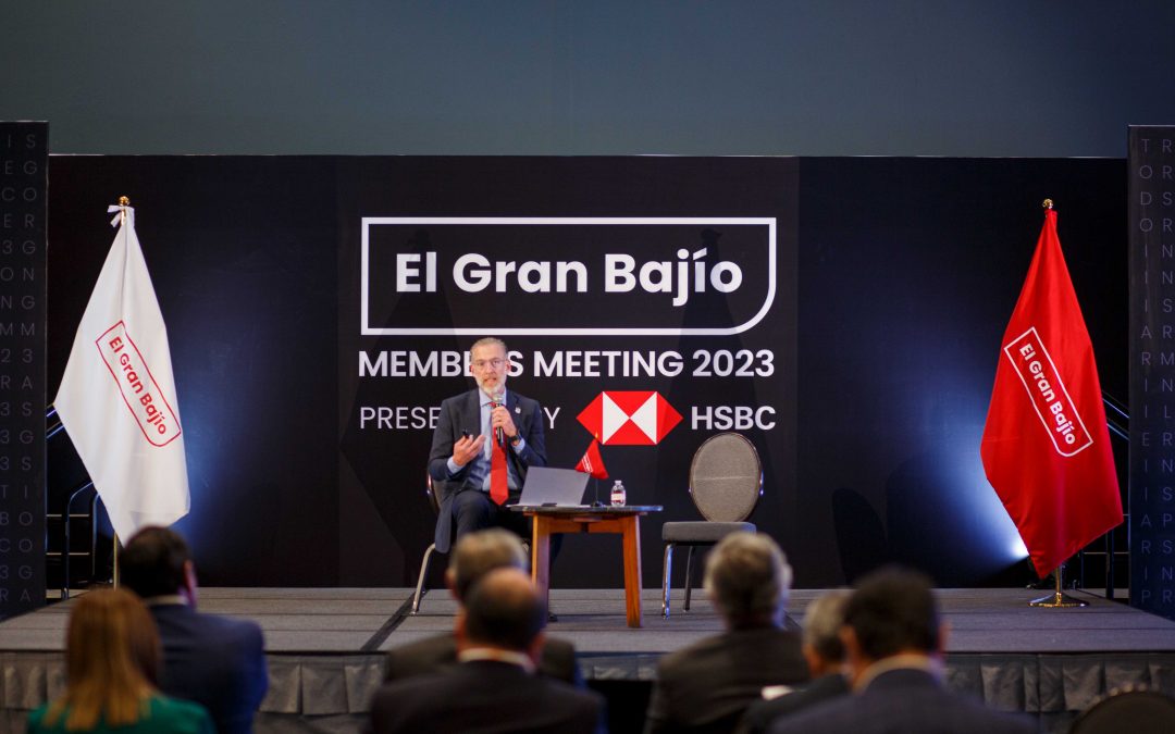 Presenta titular de SEDESU modelo de decarbonización ante empresarios