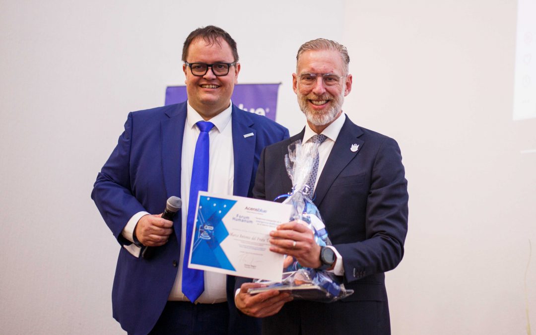 Titular de SEDESU participa en el Forum Humanum