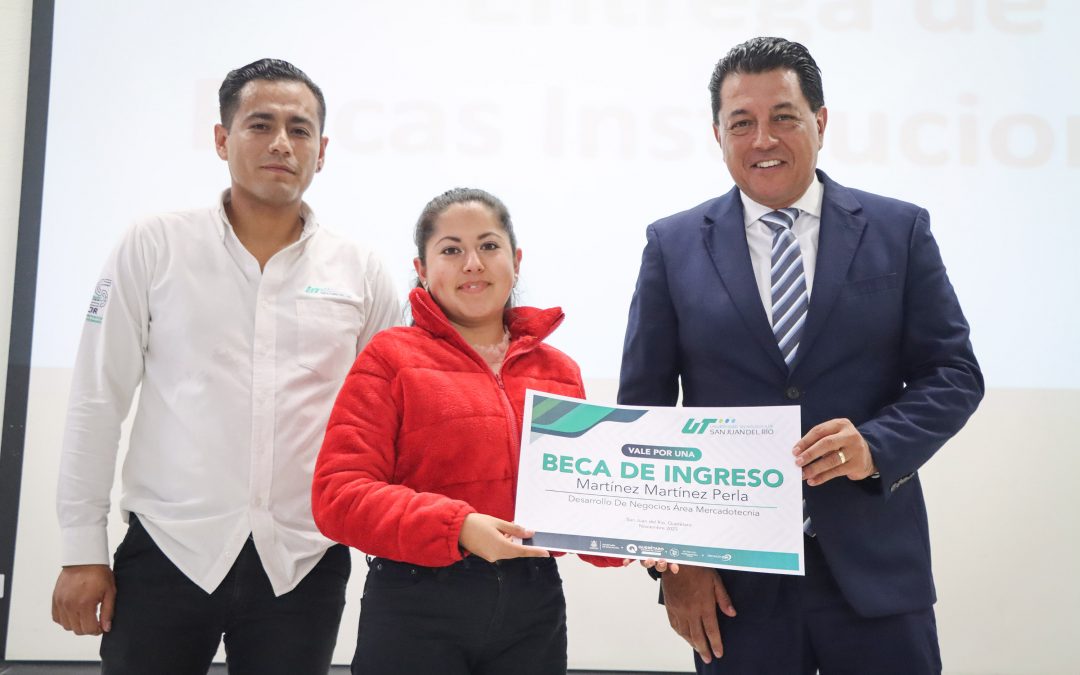 Estudiantes de UTSJR reciben beca institucional