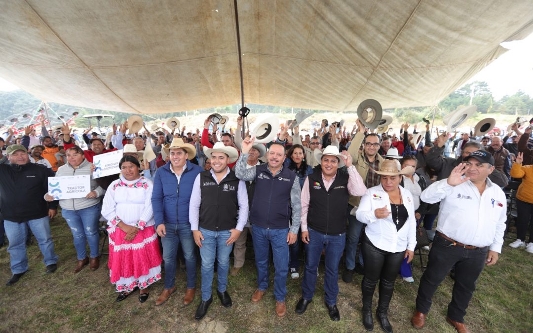 Entrega SEDEA apoyos en Amealco con el Programa Dinamismo