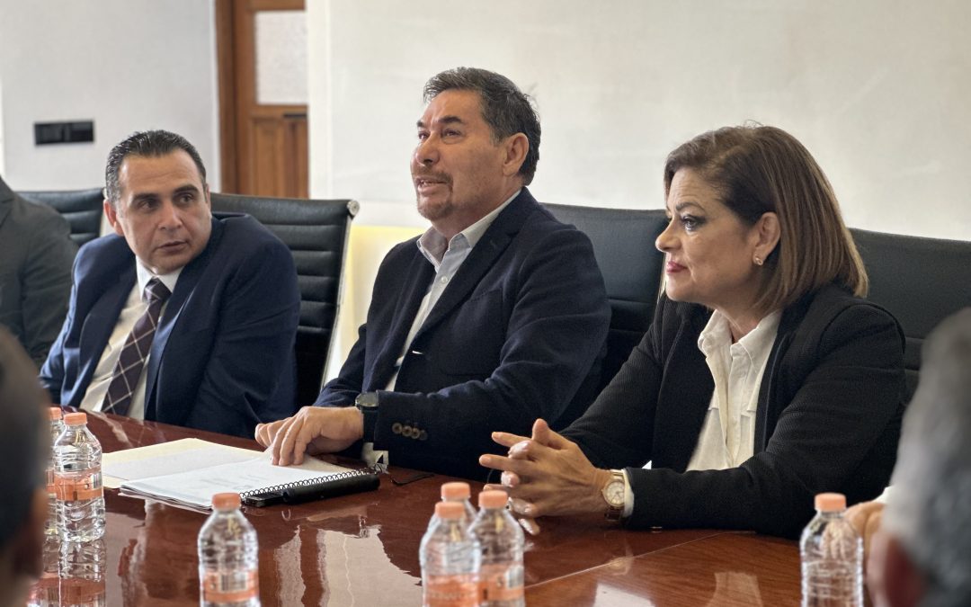 Acuerdan trabajar en equipo sector de obras públicas y nuevo consejo directivo de FECAPEQ