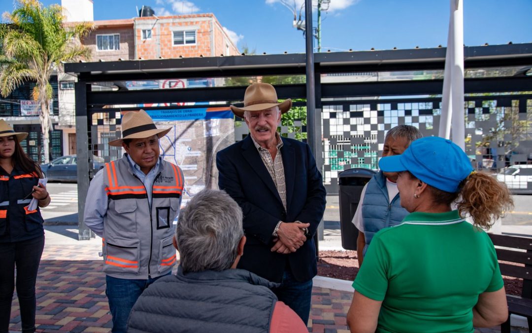 Enrique Vega entrega centro de transbordo en el Fraccionamiento La Pradera