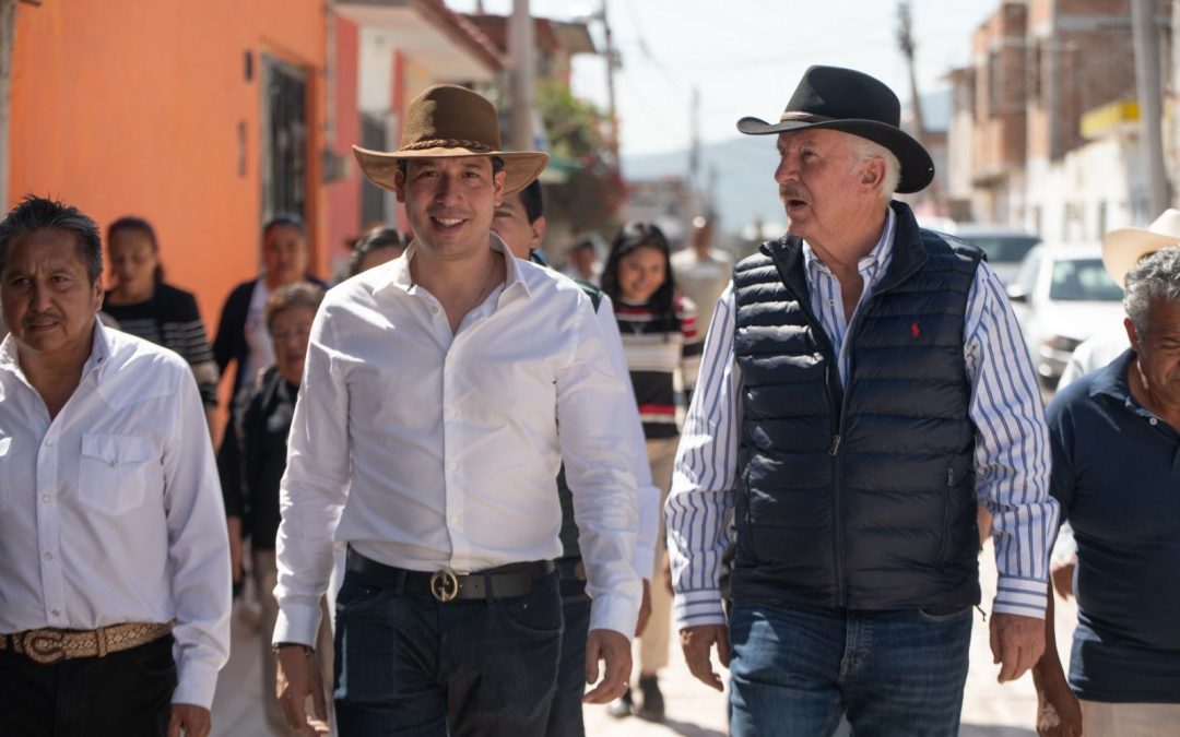 Enrique Vega supervisa obras en El Colorado y La Griega