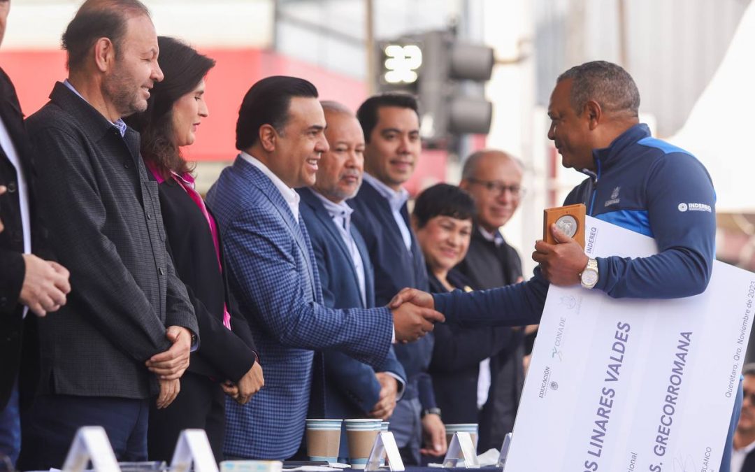 Acude Luis Nava al Desfile por el CXIII Anivesario de la Revolución Mexicana