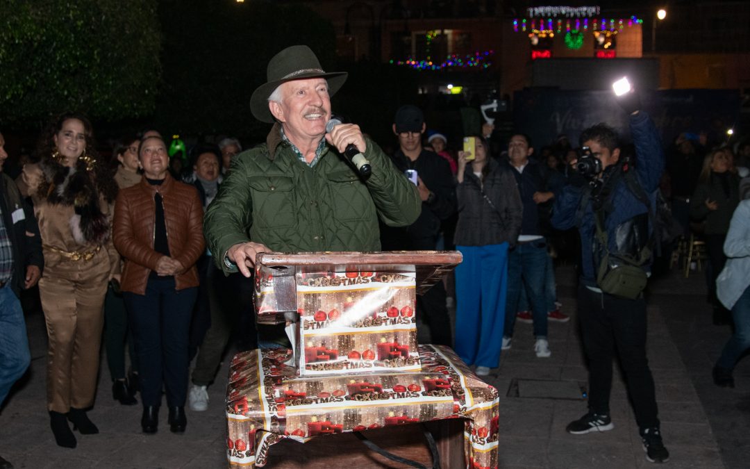 Enrique Vega encabeza el  inicio de festejos navideños en El Marqués