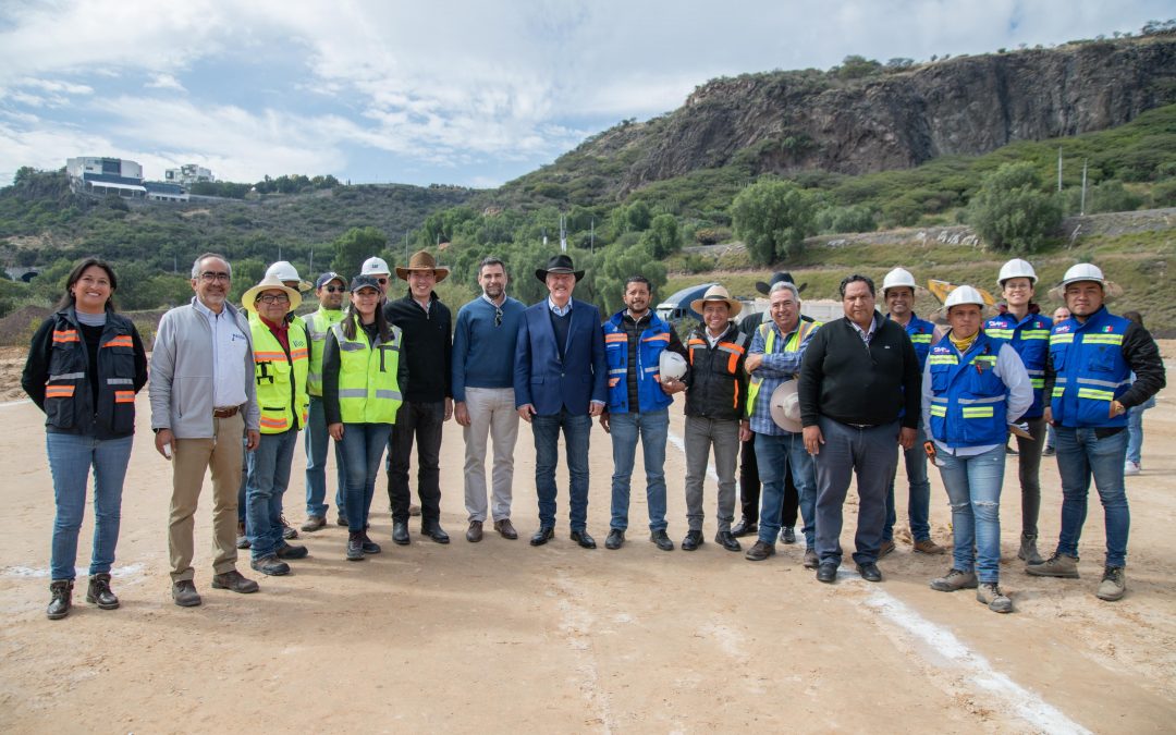 Enrique Vega supervisa el avance de obra de  primaria de nueva creación, en La Cañada.