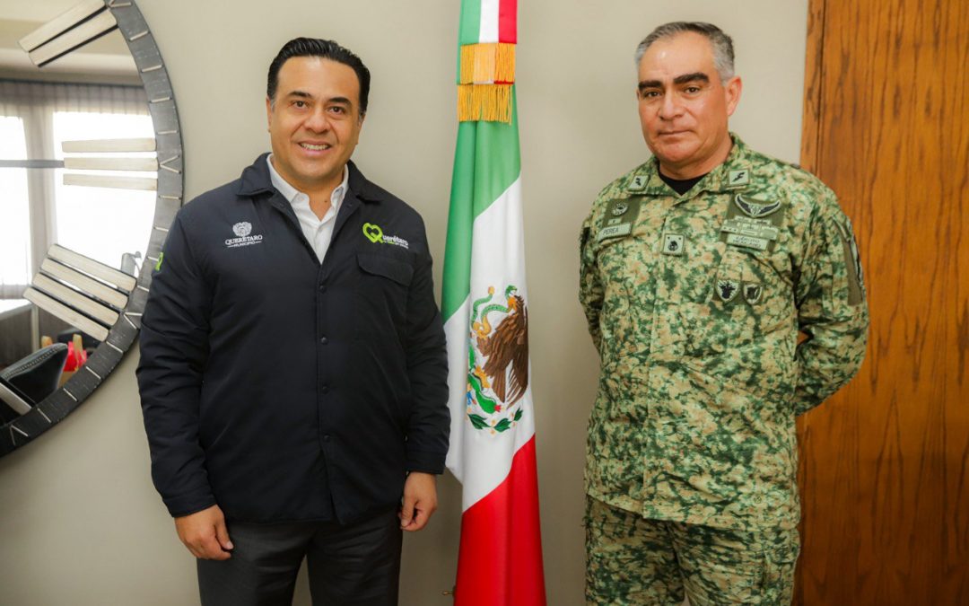 Reunión de Luis Nava con el Comandante de la XVII Zona Militar