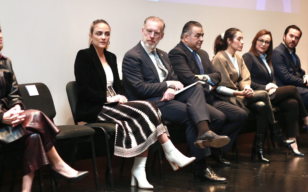 Titular de SEDESU toma protesta a Consejo de AMIQRO