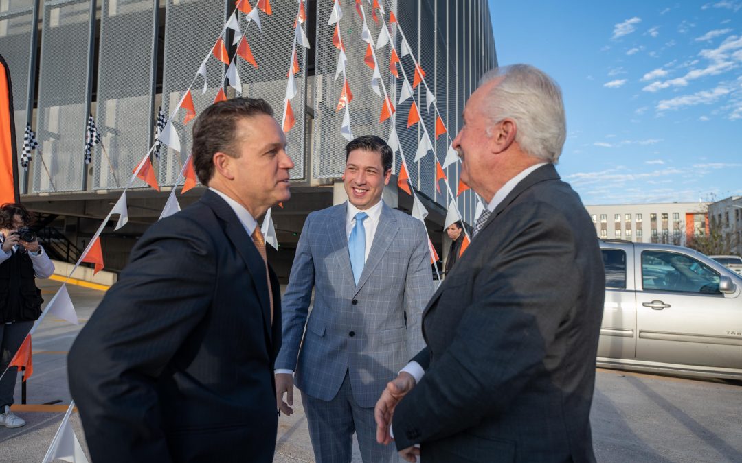 Enrique Vega encabeza inauguración de edificio en la universidad Anáhuac