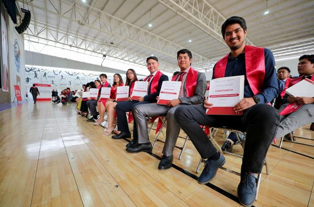 Egresan 238 nuevos profesionistas de la Facultad de Ingeniería